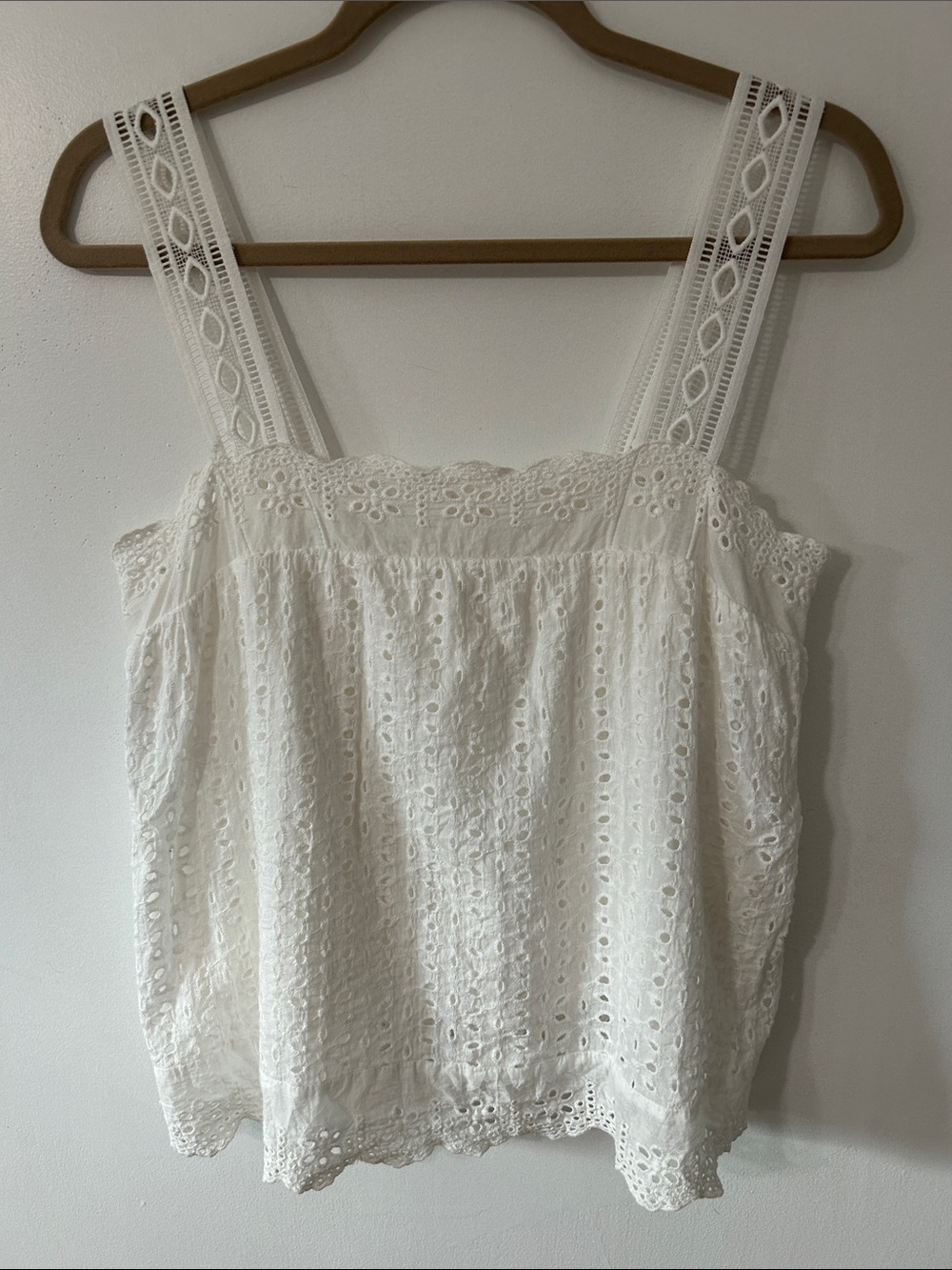 eesome White Eyelet Lace Camisole Size M Cottagecore Romantic Feminine Boxy Tank
